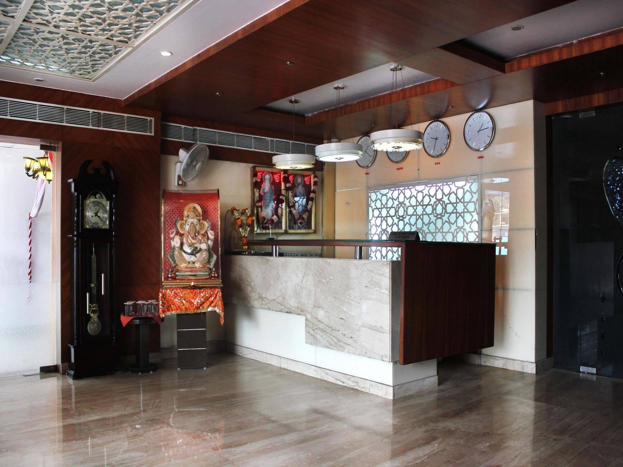 Hotel Rajmandir 法里达巴德 外观 照片