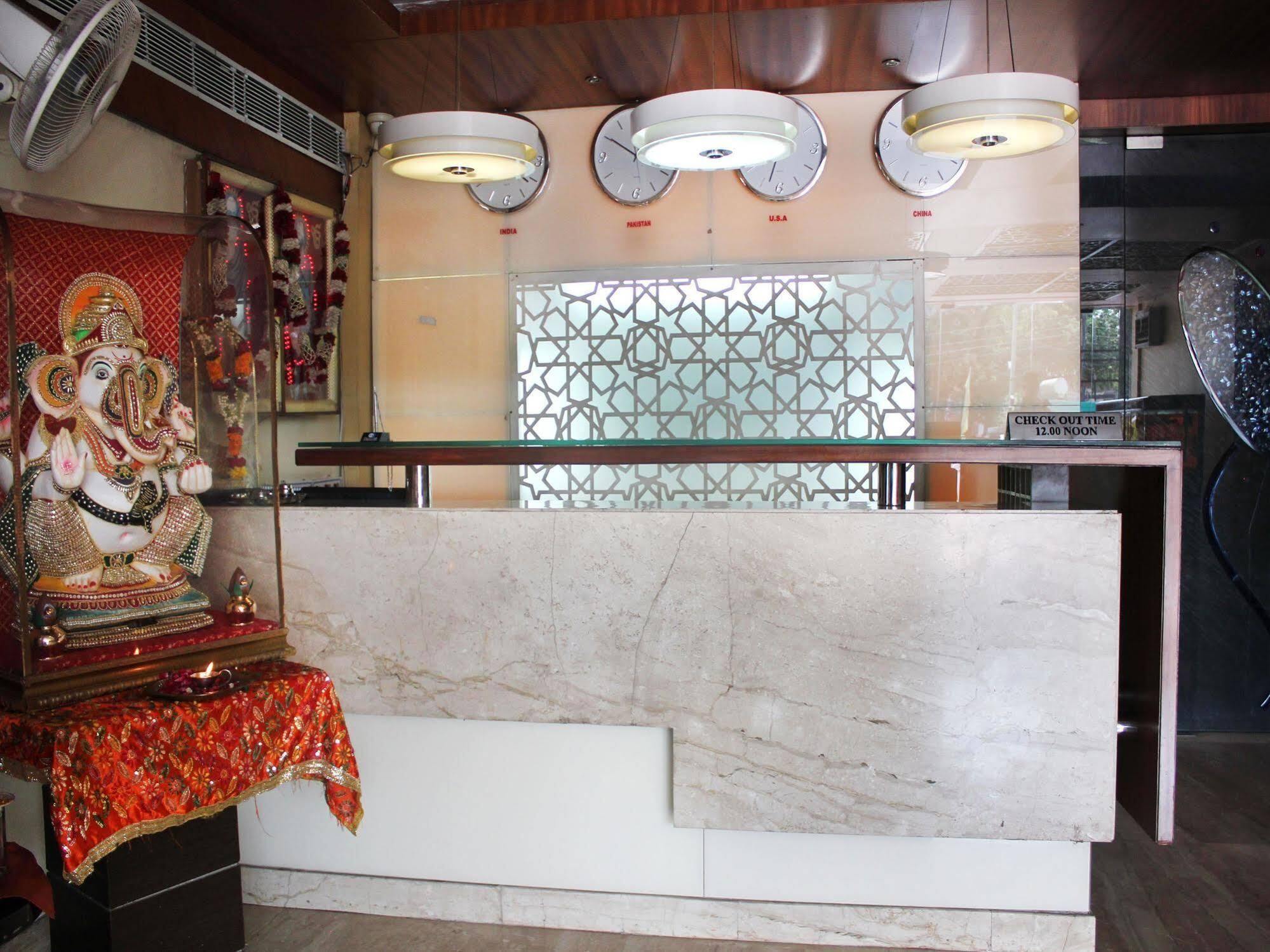 Hotel Rajmandir 法里达巴德 外观 照片
